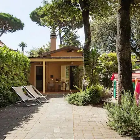La Casina Nel Verde, 100 Mt Dal Mare!!! * Pietrasanta